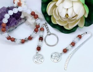 3 részes egyedi ásvány szett (karkötő + kulcstartó + könyvjelző)
