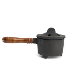 Öntöttvas égető üst elegáns fa nyéllel