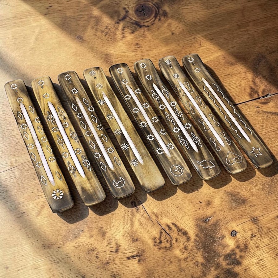 Füstölőégető léc faragott díszítéssel